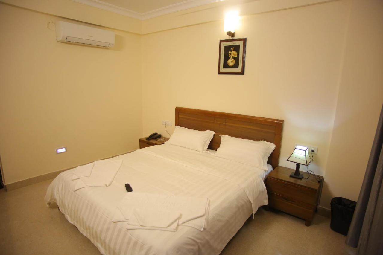 The Lounge Business Hotel Bangalore Exterior foto