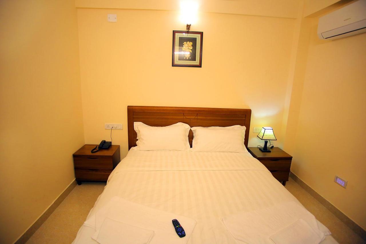 The Lounge Business Hotel Bangalore Exterior foto